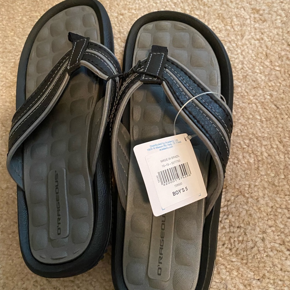 Boys flip flops